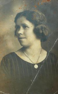 Matka Marie, roz. Bělinová