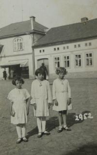 sestry M. ve Mšeně