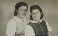 sestry zleva Marie a Emilie Matauchovi