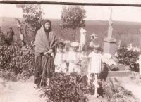 Babička Anna Rezková v Českém Malíně 1941