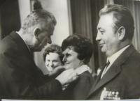 Předání vyznamenání paní Mrázové