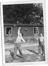 Vladimír Melnik  v UNNRA