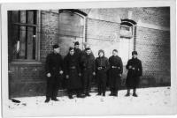 Krosno 1944-vojáci ze sborového autoskladu(pohledově- úplně vlevo Riegl, třetí z prava- Josef Macháček)