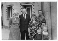 Rodina (druhý z leva bratr Josef Minařík)