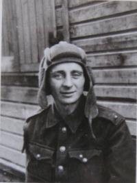 Vladimír Schovánek u tankistů