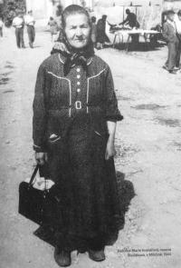 rok 1944 - babička Marie Koklářová v Miličíně