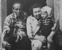 rok 1974 - rodiče s vnučkou Ester