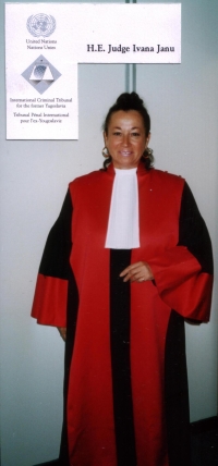 Ivana Janů jako soudkyně u Mezinárodního trestního tribunálu v Den Haagu 