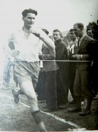 Imrich Kružliak na atletických pretekoch v roku 1934