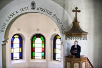 2. Miloslav Vašina při bohoslužbách v evangelickém kostele v Šonově u Nového Města nad Metují - neděle 12. července 2015
