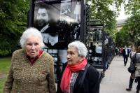 sestry Margita Rytířová a Lenka Köppelová na výstavě Wintonovy vlaky - Kampa 2014