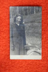 Eva Černá Vrbová se synkem Přemyslem 1945