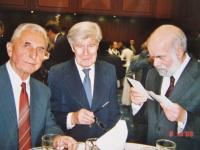 Jaroslav Oliverius (vlevo) se svými kolegy z Ústavu Blízkého východu a Afriky na FF UK, uprostřed prof. PhDr. Rudolf Veselý, CSc., vpravo prof. PhDr. Luboš Kropáček, CSc.