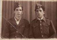 Bratr Teodorus a Ioannis Nitsios v partyzánských uniformách-Taškent 1949