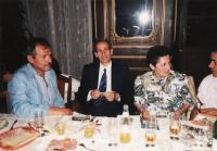 Sraz řeckých chovanců z dětských domovů-Šilhéřovice 1994(Stefanos Simichanidis uprostřed)