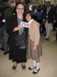 Dagmar Šímová se svou dětskou představitelkou během akce Winton Train v roce 2009