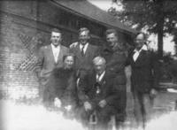 Rodina Václava Teplého, vepředu matka a otec, vzadu Václav Teplý s bratry