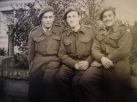 Tobrúk 1941, František Vavrečka uprostřed