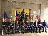 Vlasta Vyhnánková (na invalidním vozíčku). Setkání posledních žijících hrdinů od Sokolova - 1.ČS. samostatný polní prapor, Vítkov, březen 2010