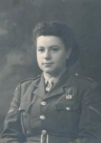 Erika Alterová, the cousin of Eva Lišková serving in RAF
