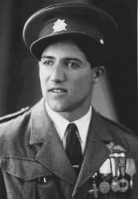 Michal Izaj v roce 1945