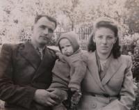 Nina Bilijenková with husband and son Jiří