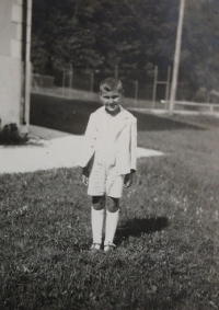 František Lederer v bílém 