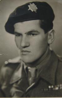 Karel Volena v československé armádě jako desátník-1947