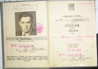 Homepage of the military ID book with the picture of Václav Jedlička