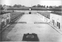 IV. dvůr v Malé pevnosti kde se jako vězeň nacházel i Josef Bílý