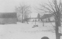 Vesnice Semiduby po válce, dům rodiny Fickových úplně vlevo