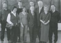 V Praze s rumunským velvyslancem Gheorghem Tincou a skupinou svých žáků z kurzu rumunštiny