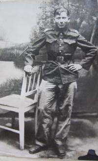 Podle pamětníka četař Šipovič v pilotní škole v Gruzinském městě Telavi