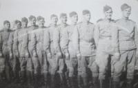 Vojáci 1. čs. armádního sboru v SSSR na výcviku v pilotní škole v Gruzinském městě Telavi