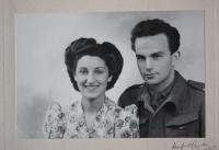 Fotografie krátce po svatbě - 1944