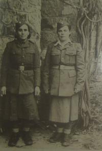 Vlevo (zřejmě) maminka Michala Demjana