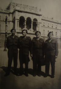 Benátky, 1946. Michal Demjan úplně vpravo