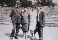 Daruvar-1985, zleva-velitel brigády Jan Žižky v Jugoslávii- Milan Joka, Otylka Záhorská, Marie Králová,