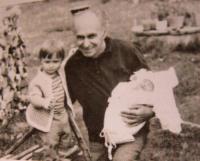 Jiří Šnajdr with granddaughters