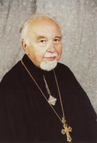 Radivoj Jakovljevič jako kněz v Mariánských Lázních, 1997