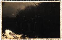 Inscenovaná fotografie pohraniční kontroly, zcela vlevo p. Gebauer. Pořízeno po válce 1946-7.