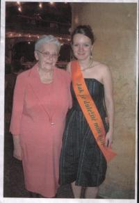 Emila Řepíková s vnučkou
