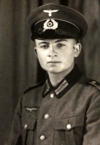 Antonín Drong v uniformě wehrmachtu