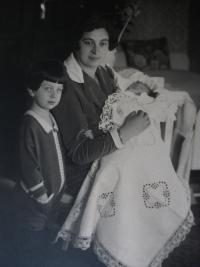 Mother Greta with older daughter Erika and little Eva
