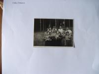 Skupina mladých holešovských židů na výletě