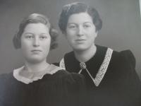 Sestry Erika a Eva Beerovi - za války