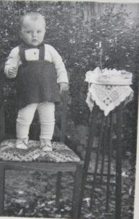 Dcera Lenička, která umřela ve dvou letech (opařila se př zabijačce)