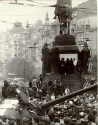 1968, srpen, Václavské náměstí, z počátku okupace