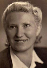 03 Matka, Terezie Steunová, roz. Krausová (1918-2005)