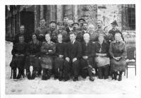 Za války v továrně Semprex ve Vízmberku (maminka Sofie Rotterová-sedící druhá zprava)